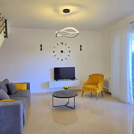 For Six Guests Villa *
